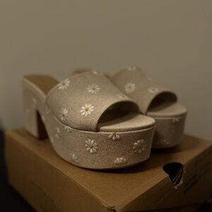 CALL IT SPRING Valerria Clog Sandals